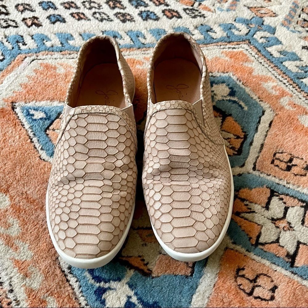 JOIE KIDMORE SAND CROC EMBOSSED SLIP ON SNEAKERS 36.5